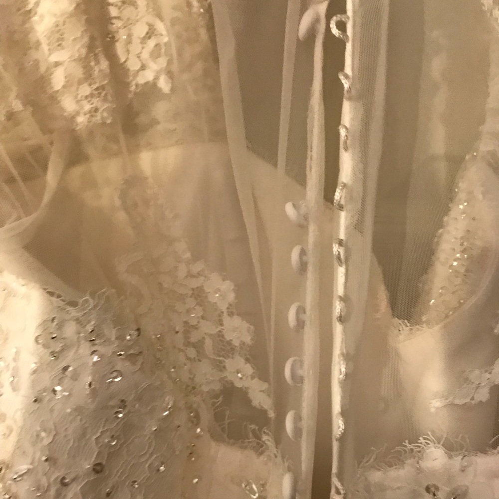 Wedding Dress. - Picture 5 of 7